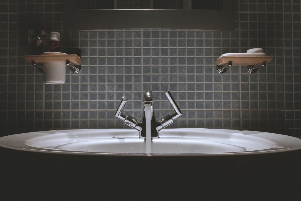Bathroom sink tap
