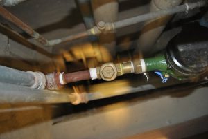 Insulates tubes